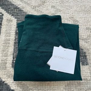 NWT Beyond Yoga leggings. Hunter Green  Size S